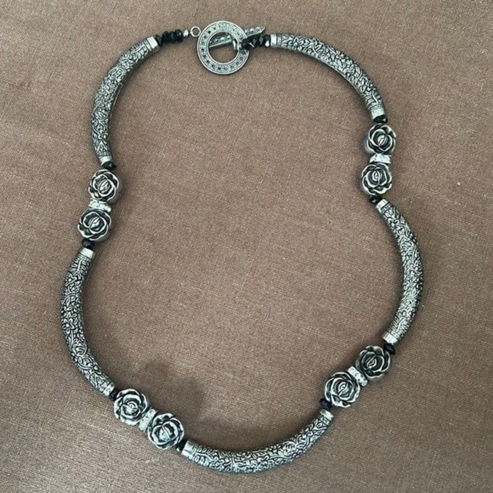 Vintage Necklace, very elegant piece.